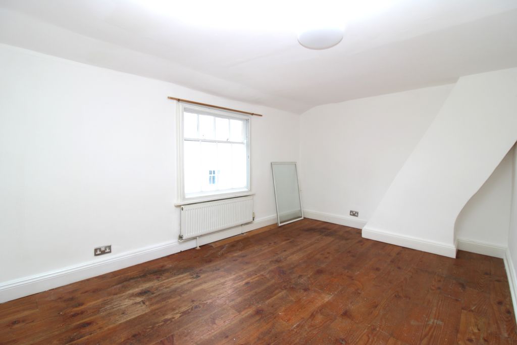 Property photo 3 of 9 Bedroom