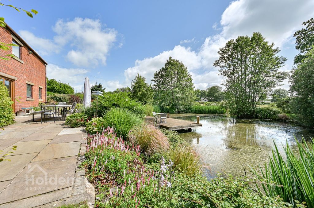 Property photo 2 of 40