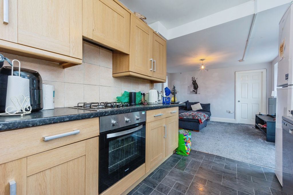 Property photo 3 of 17 Pbox-Img.Jpg