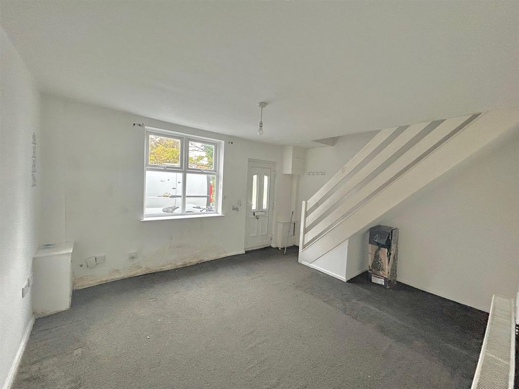 Property photo 2 of 7 Lounge.Jpg