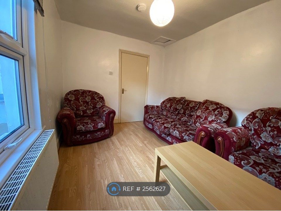 Property photo 2 of 7 Living Room