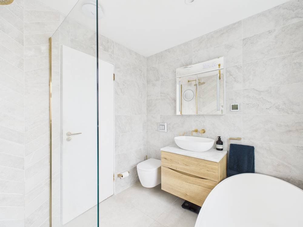 Property photo 3 of 12 Picture No. 11