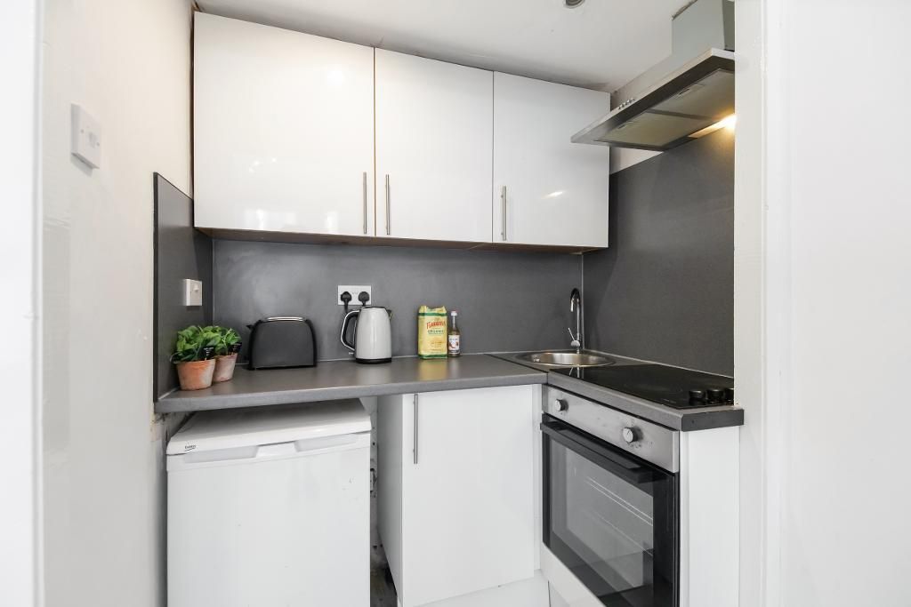 Property photo 3 of 16 Kitchen
