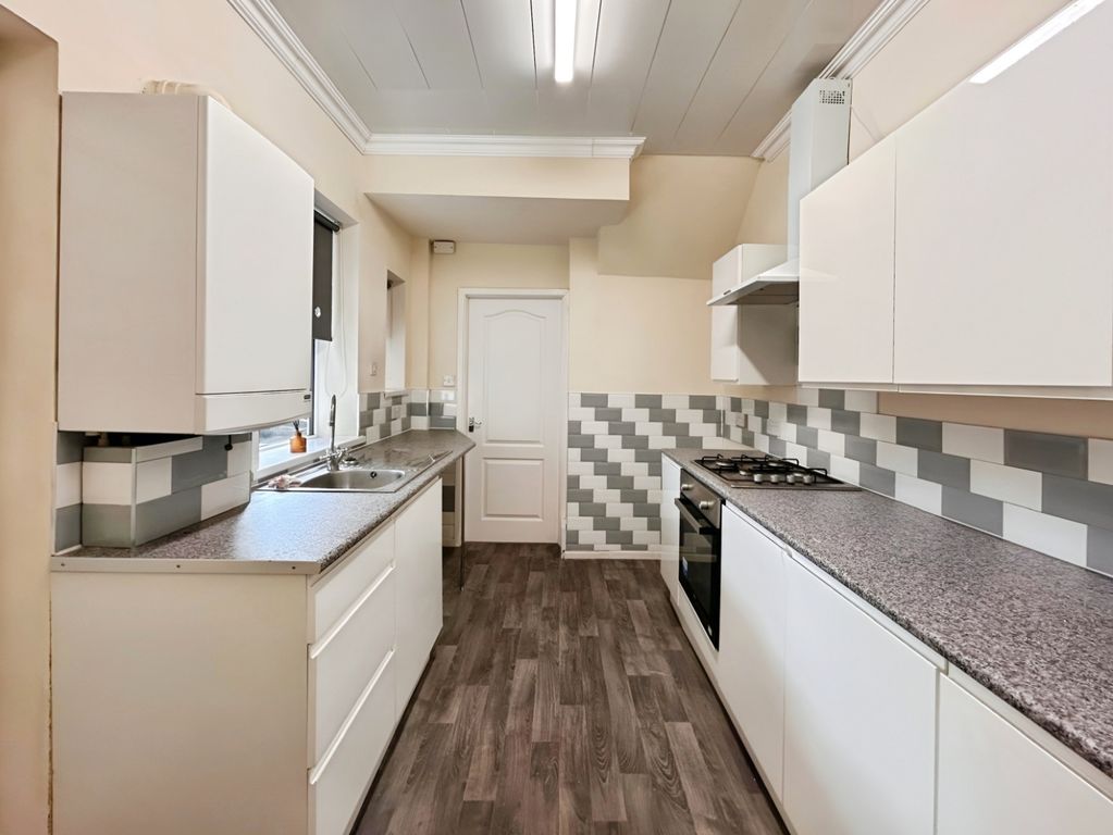 Property photo 3 of 12 Pbox-Kitchen-316770.Jpg