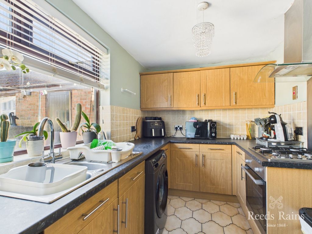 Property photo 3 of 17 Kitchen