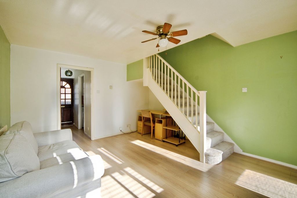 Property photo 3 of 11 Pbox-Img.Jpg