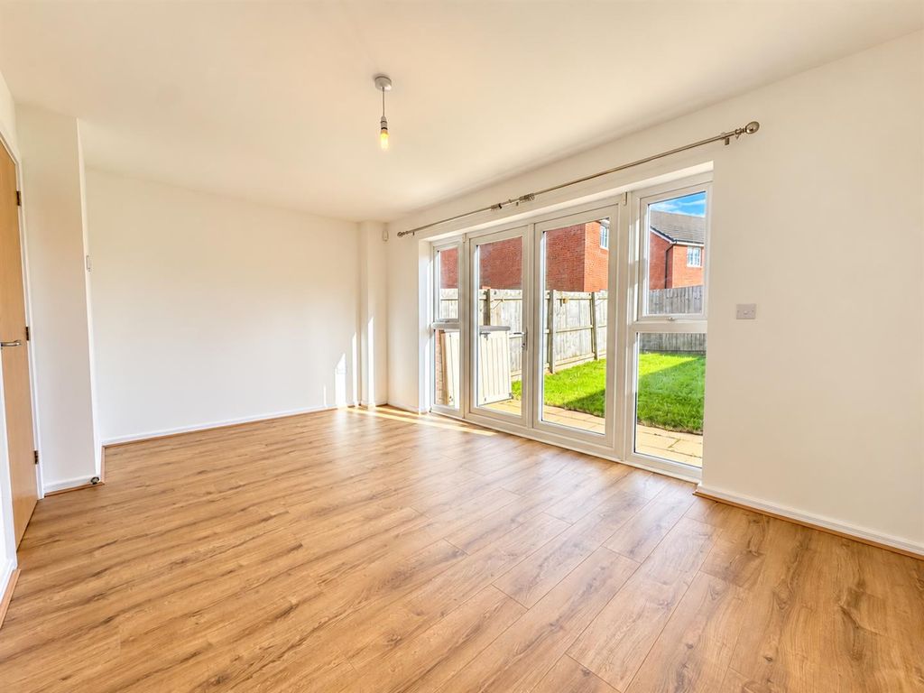 Property photo 1 of 14 Living.Png