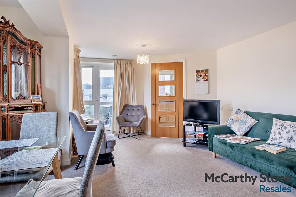 Property photo 3 of 40 8629804-Interior03-800.Jpg