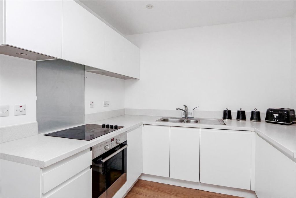 Property photo 2 of 10 Rt_Wt_Bxh_T_Job182_7 Oarsman House_24_010720262228