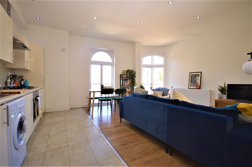 Property photo 2 of 11 Reception/Kitchen