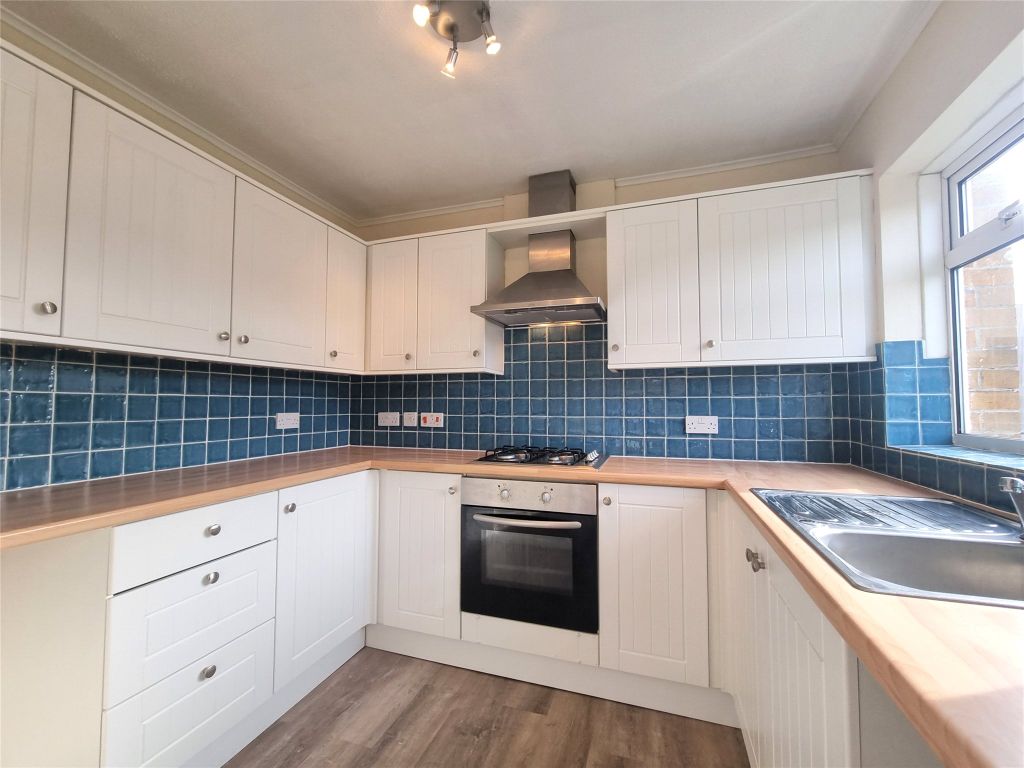 Property photo 2 of 11 Kitchen