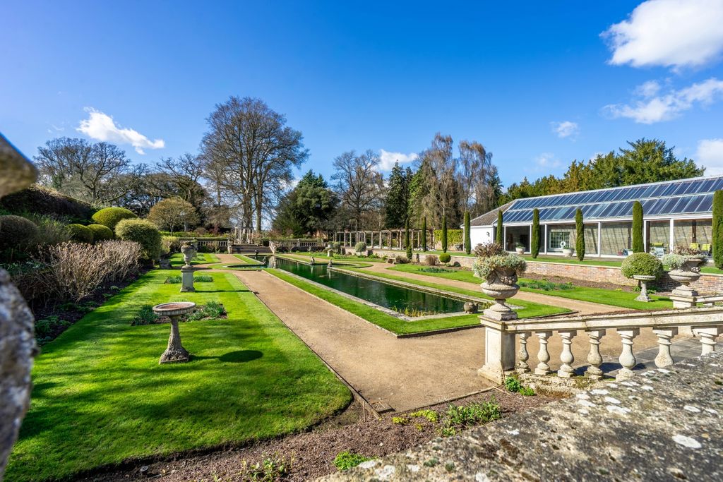 Property photo 3 of 19 Italian-Style Garden