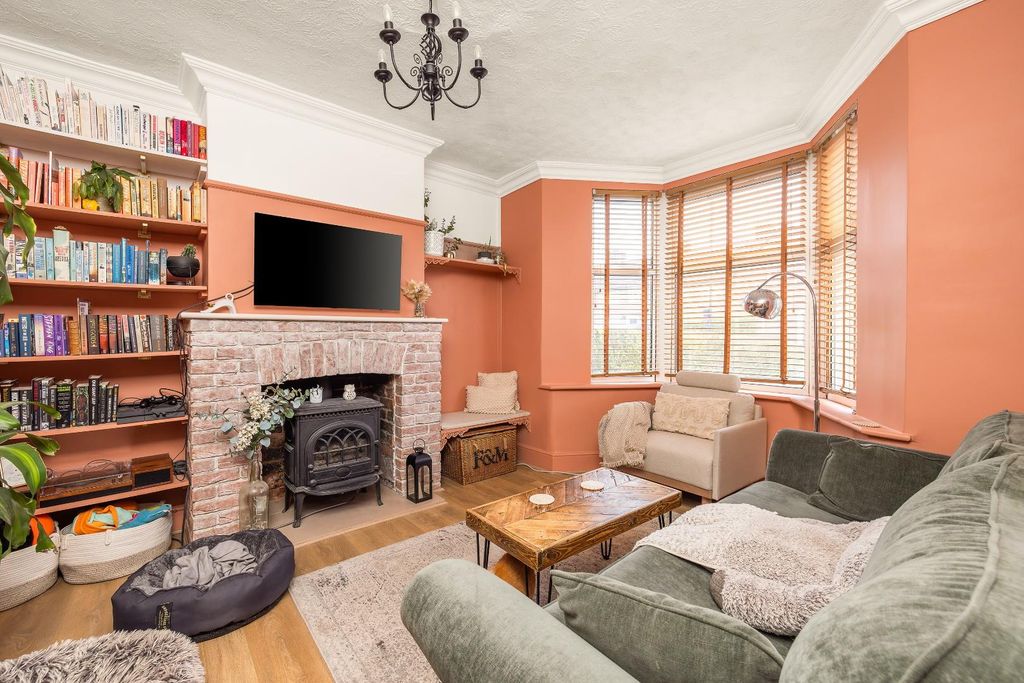 Property photo 3 of 22 Char7988.Jpg