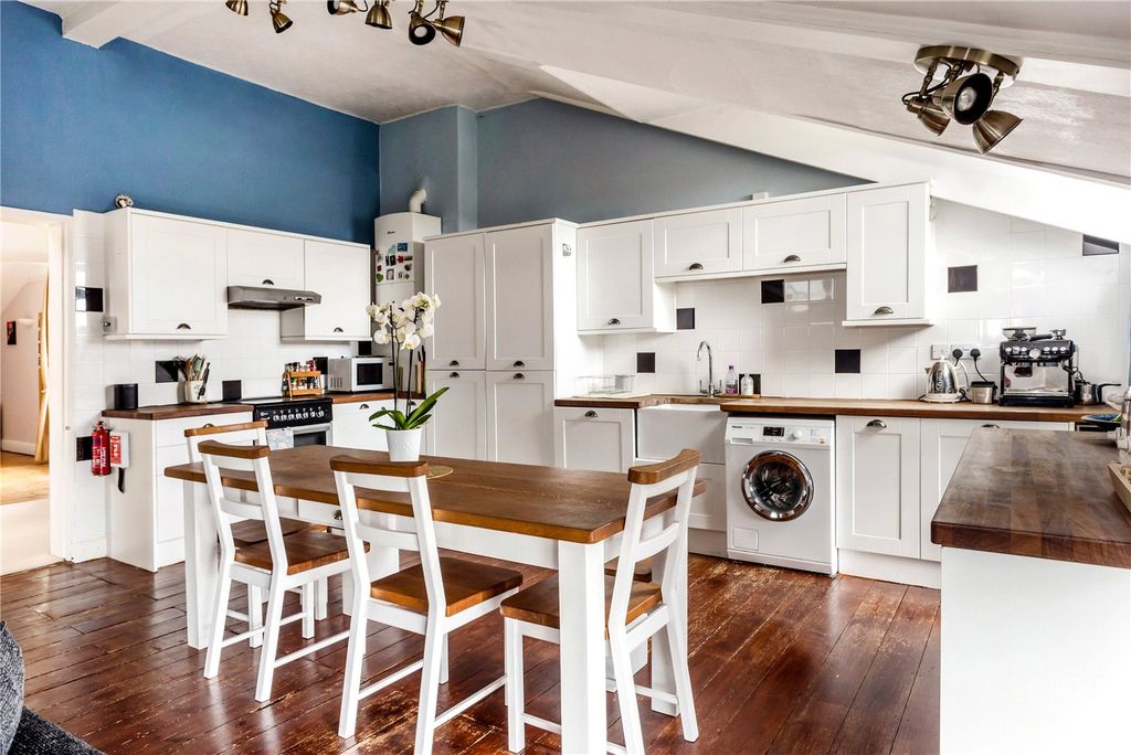 Property photo 2 of 10 Kitchen/Dining Room