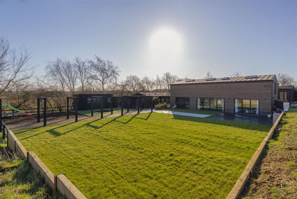 Property photo 1 of 41 41