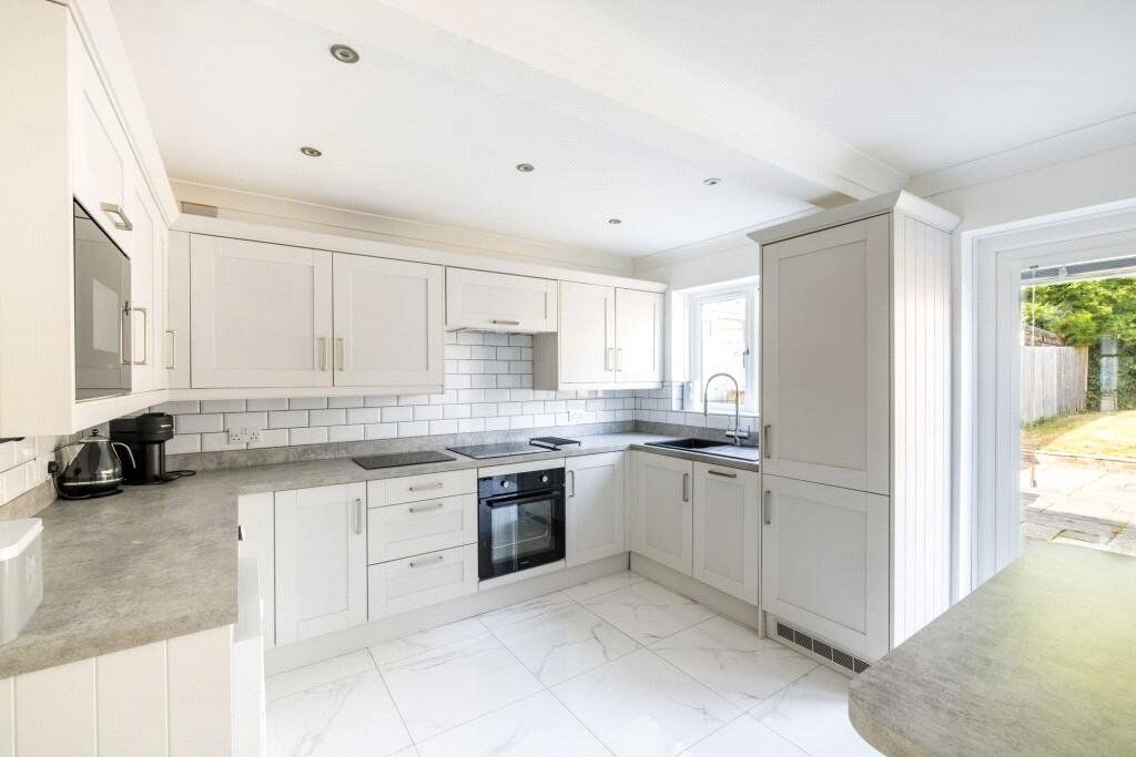 Property photo 2 of 17 Kitchen