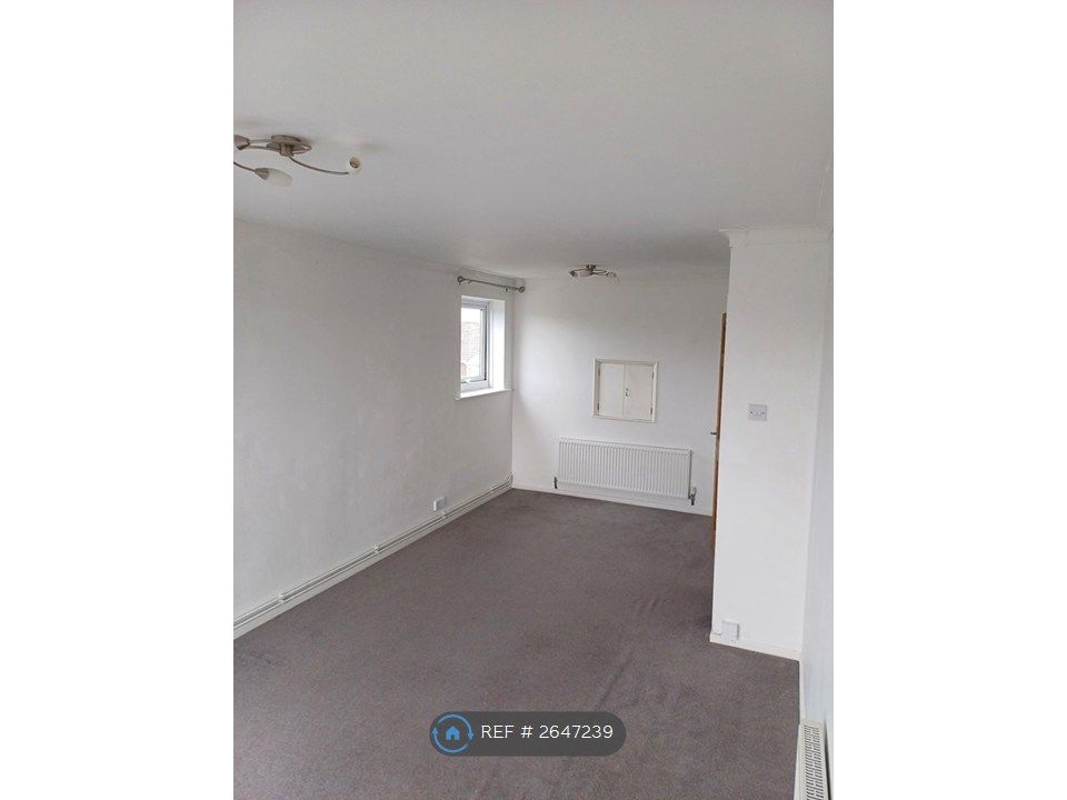 Property photo 2 of 8 Lounge