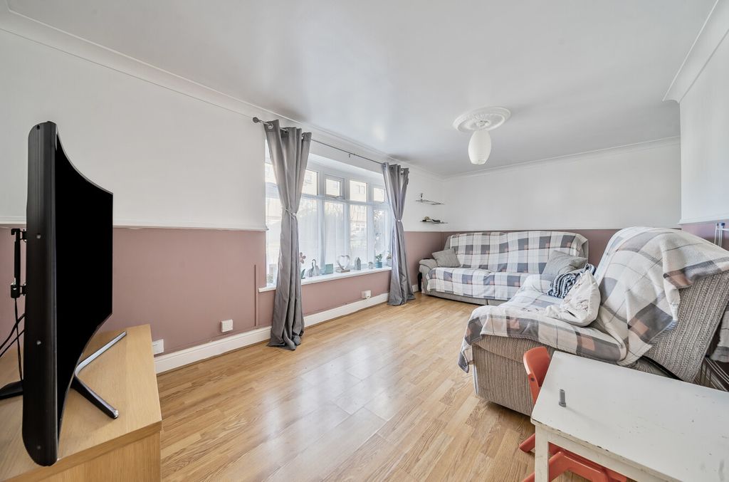 Property photo 2 of 13 1317839-12-687543...