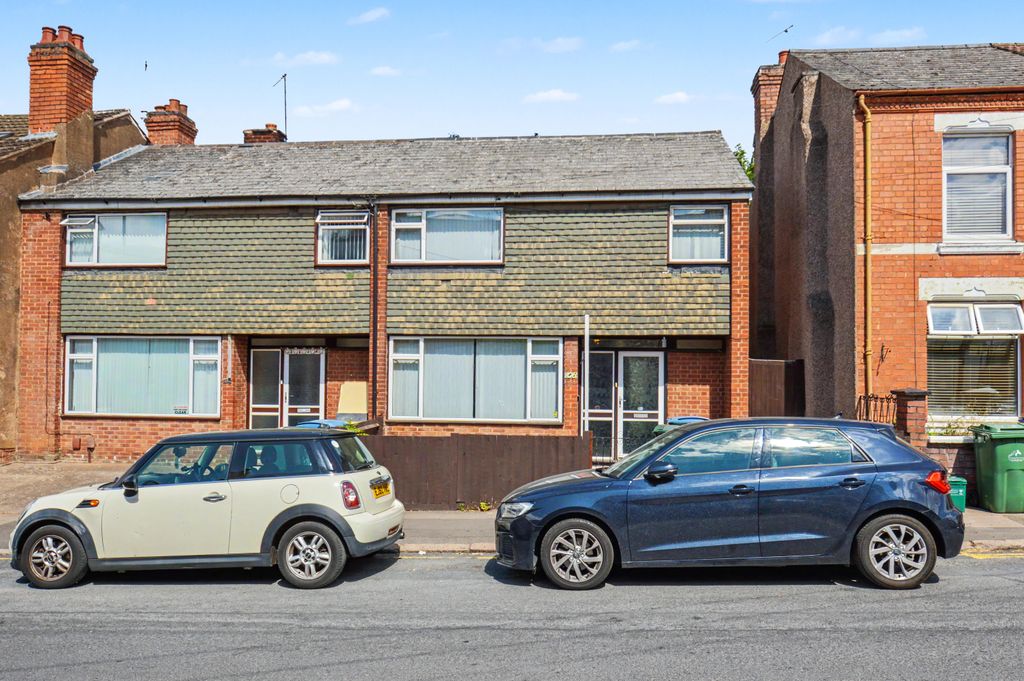 Property photo 1 of 16 108 Northfield Road, Coventry, West Midlands, CV1 2Bp