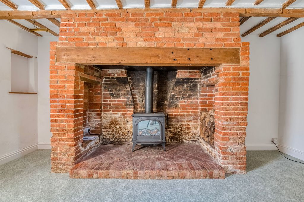 Property photo 2 of 27