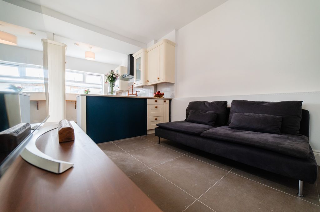 Property photo 3 of 25 Call 02920 454555 To Secure Your Viewing_8