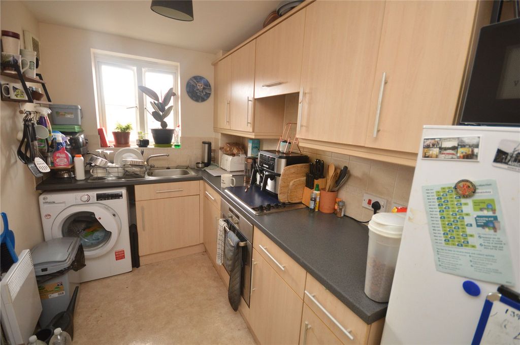 Property photo 3 of 8 Kitchen