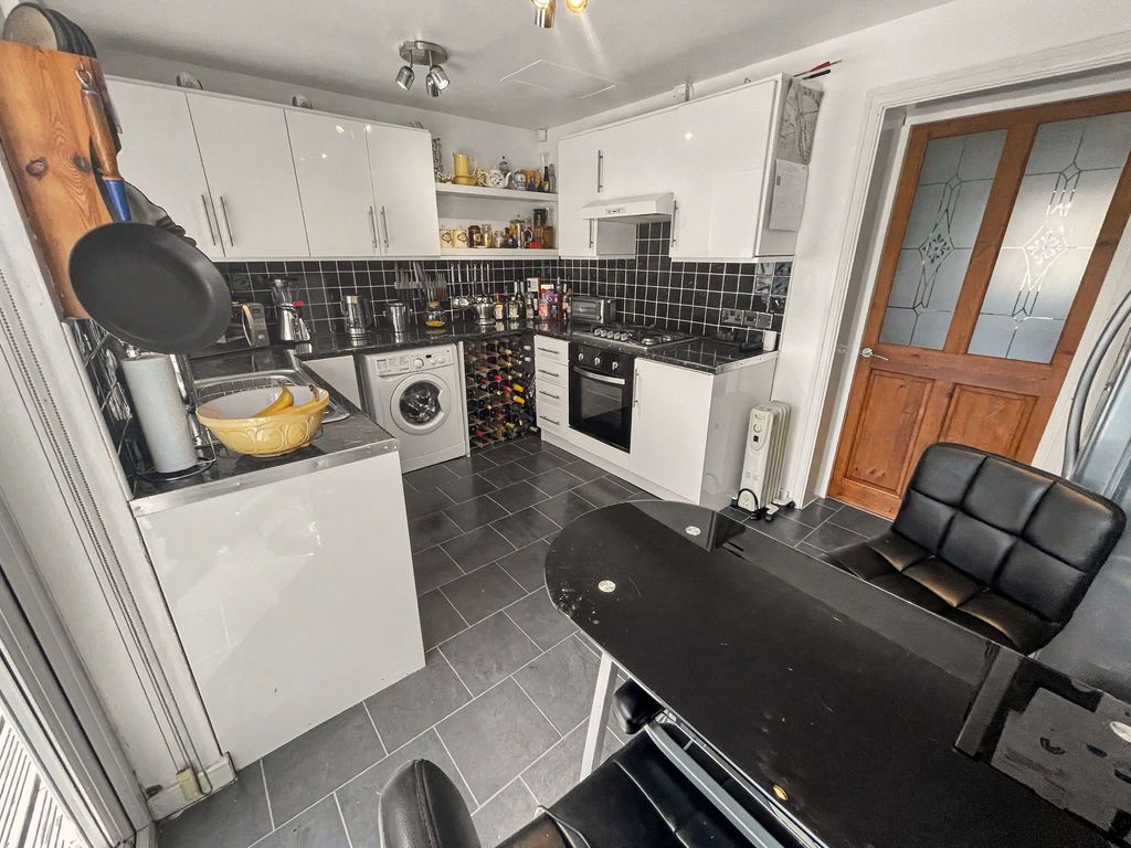 Property photo 3 of 23
