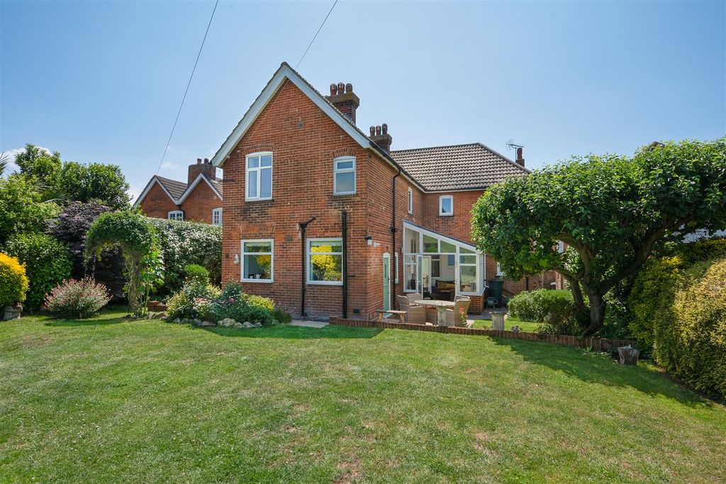 Property photo 2 of 28 Northwood Road, Tankerton, Whitstable