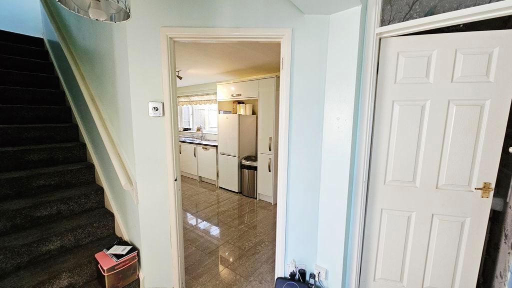 Property photo 3 of 20 Photo 9