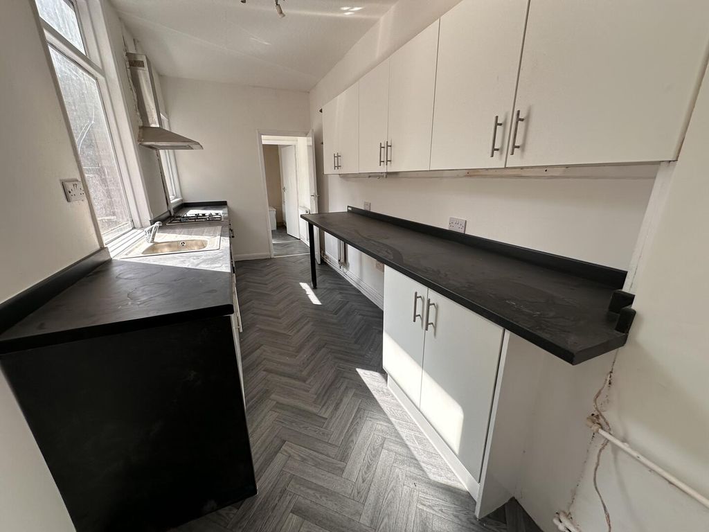 Property photo 2 of 8 Kitchen