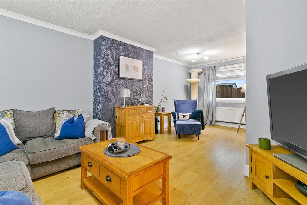 Property photo 3 of 25