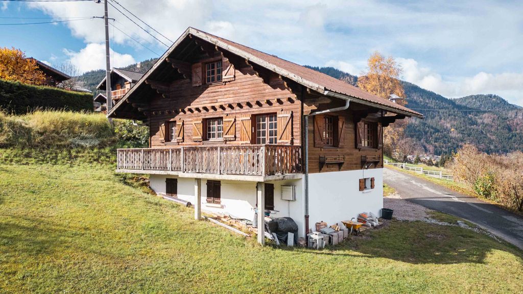 Property photo 2 of 12 Morzine Chalet For S