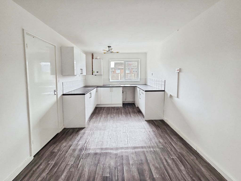 Property photo 1 of 14 764F1697-1000090126