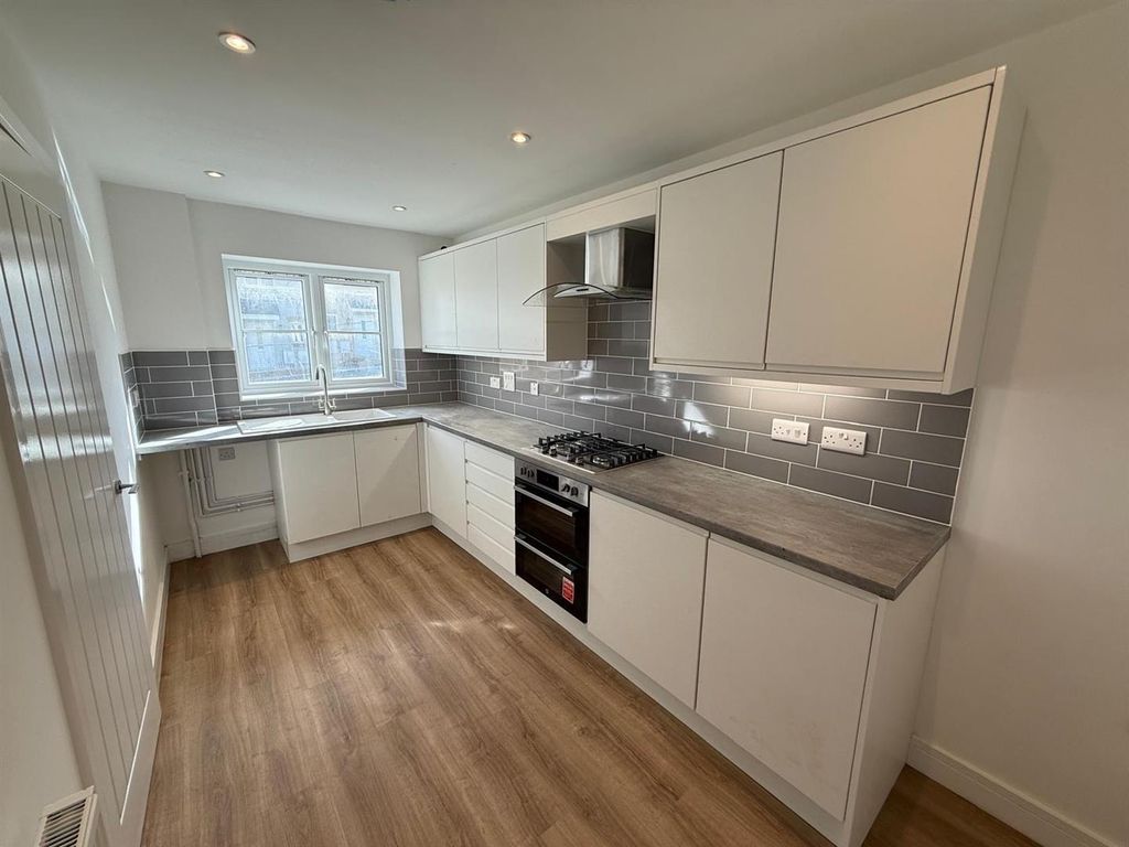 Property photo 3 of 15 Plot 404 Kitchen 1.Jpeg