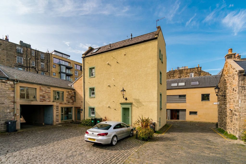 Property photo 1 of 9 Exterior