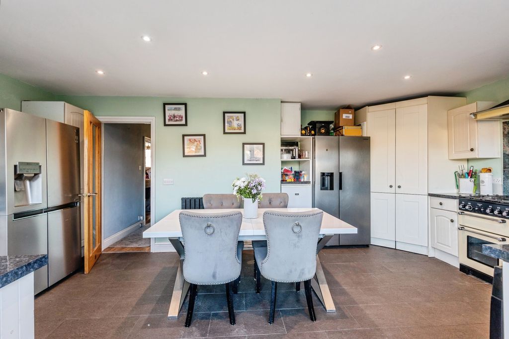 Property photo 3 of 20 Kitchen/Diner2