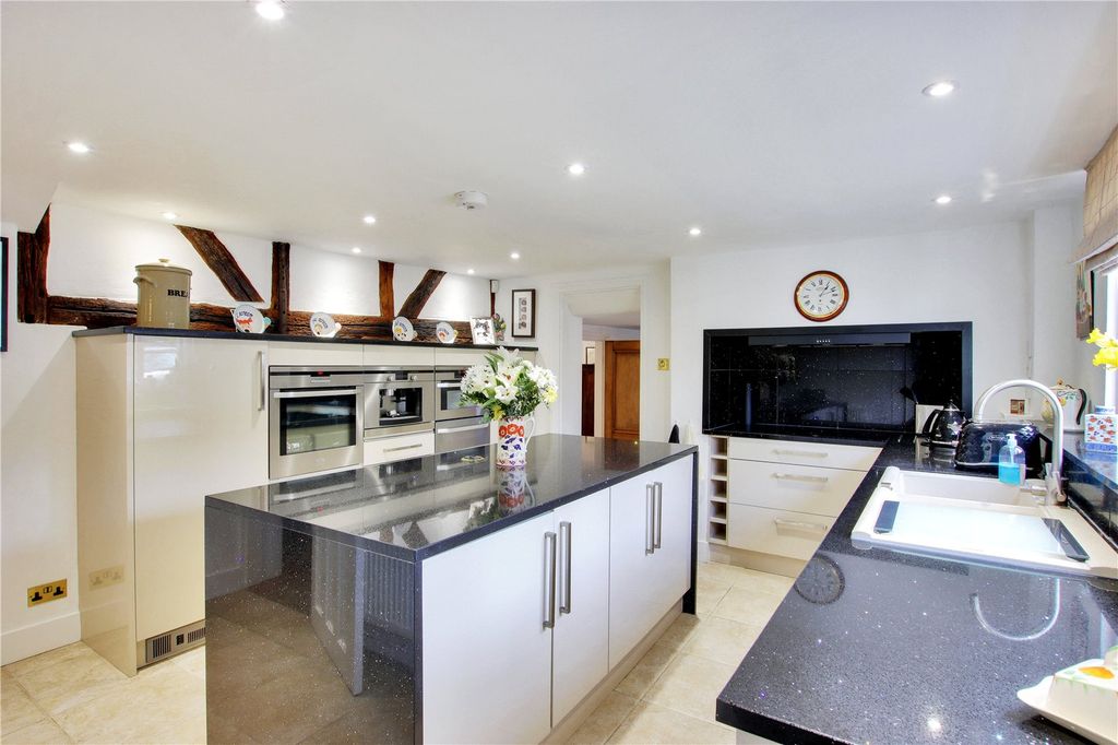 Property photo 2 of 18 Kitchen