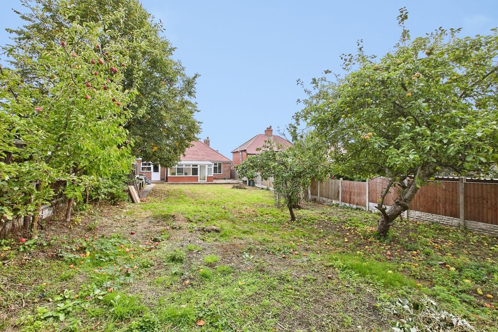 Property photo 2 of 18 Garden