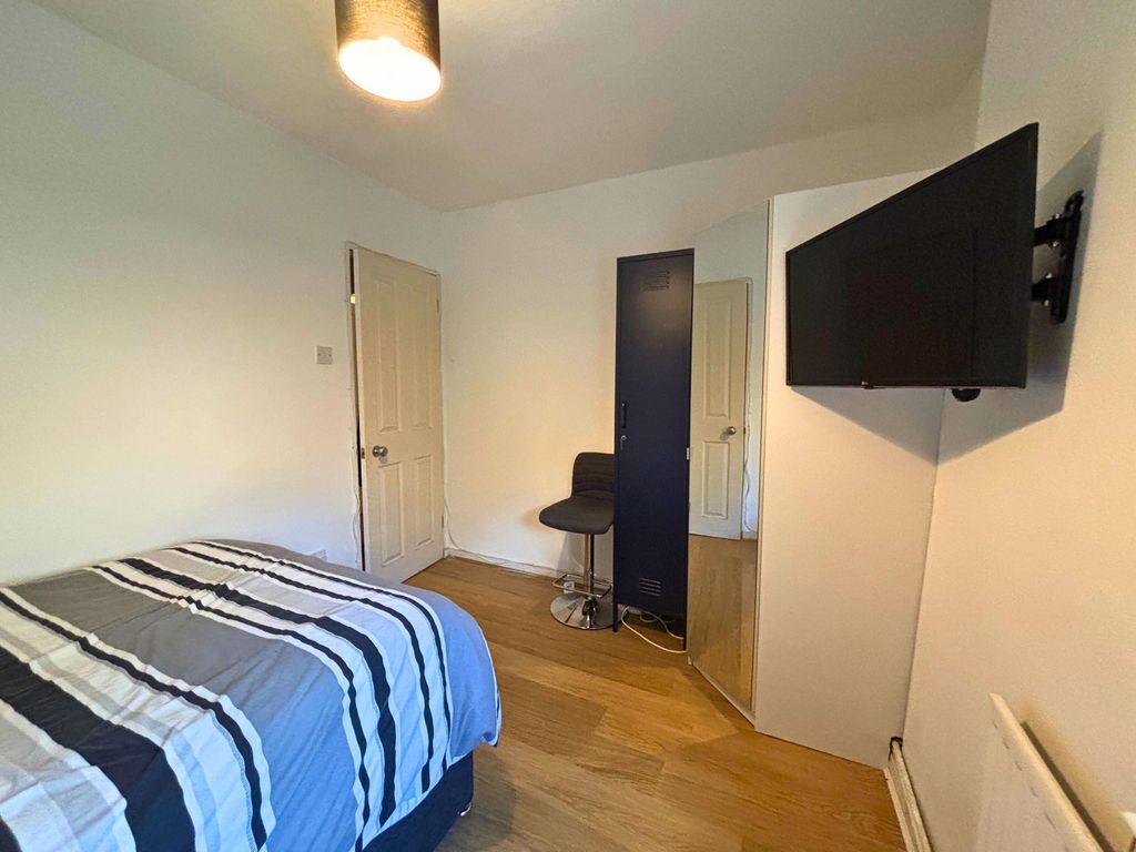 Property photo 3 of 12 Bedroom