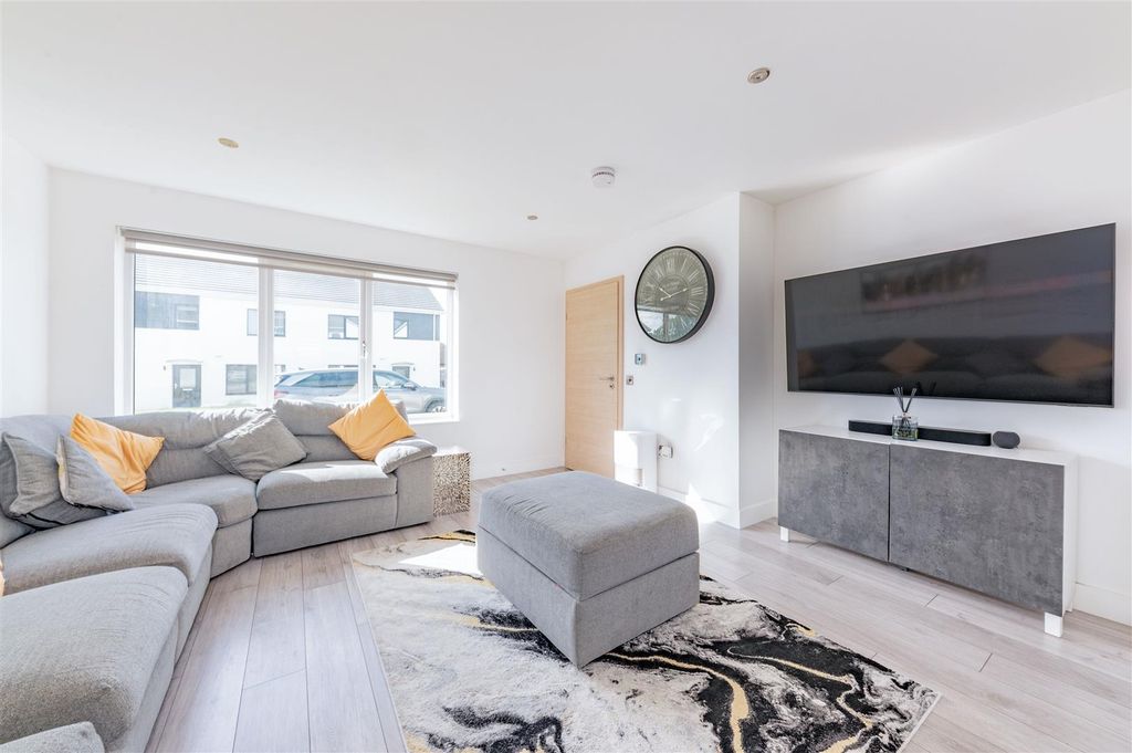 Property photo 2 of 22 30 Castleview Place Dundee-2.Jpg
