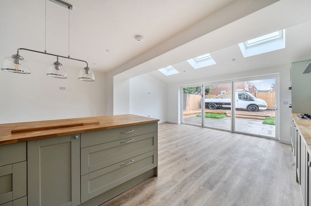 Property photo 3 of 16 1376417-8-690c7B8...