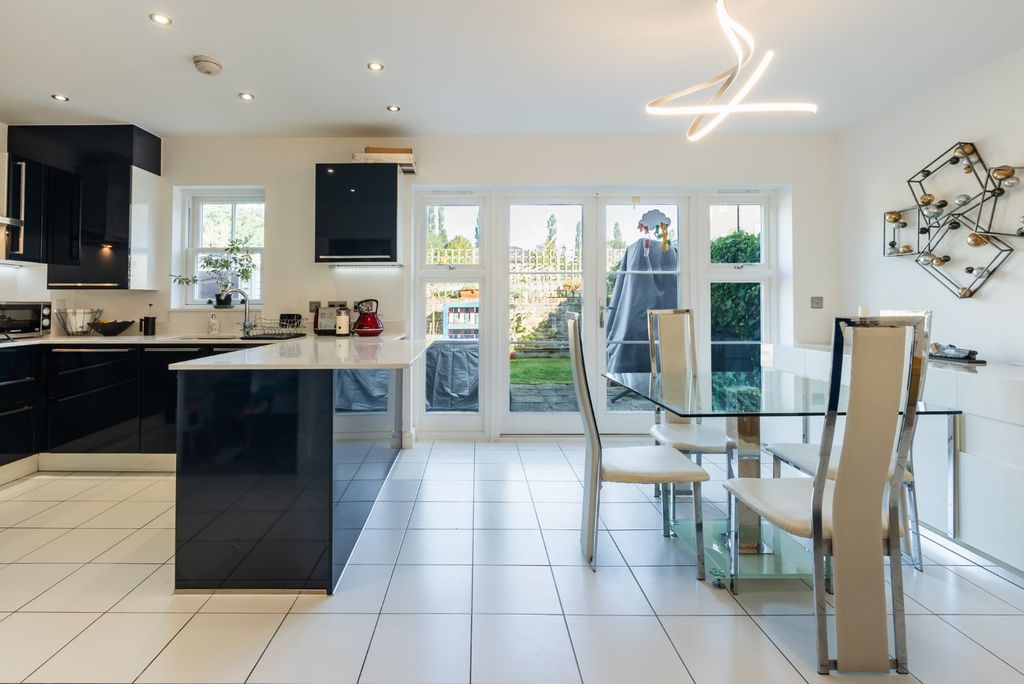 Property photo 2 of 18 Kitchen/Dining