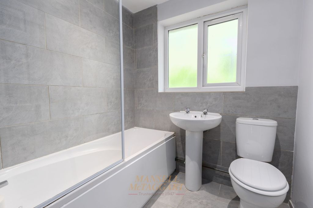 Additional image 9 of 1 bed maisonette for saleBuckhurst Close, East Grinstead RH19