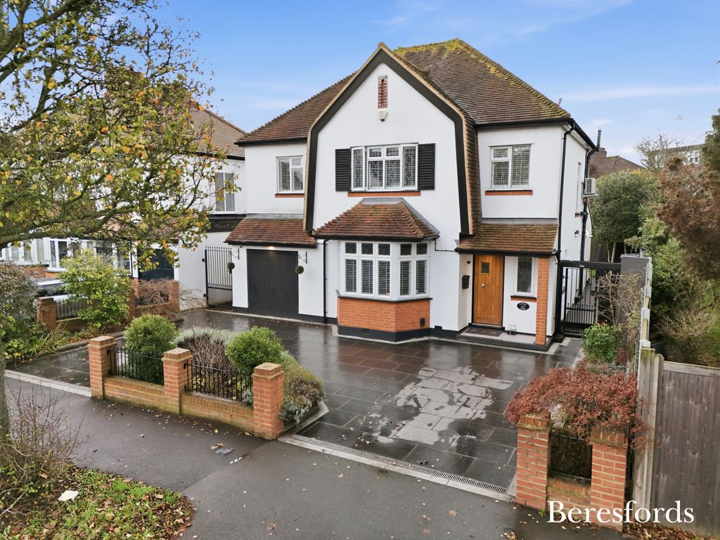 Property photo 1 of 21 Front