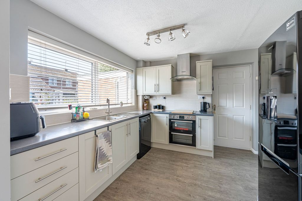 Property photo 2 of 35
