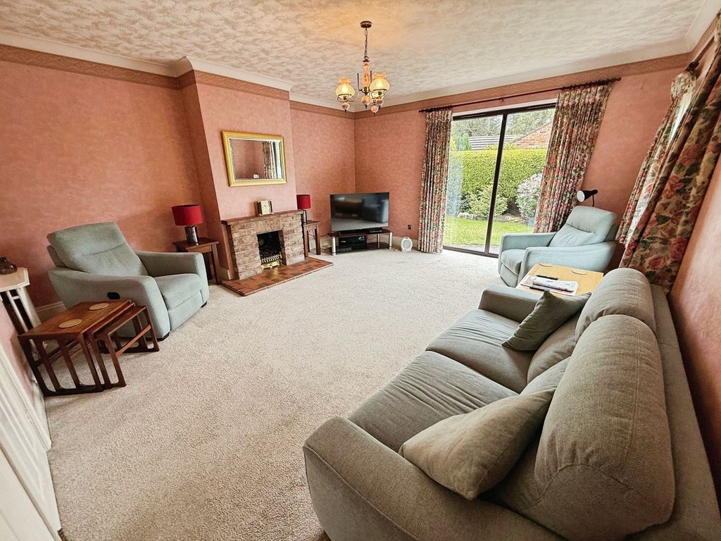 Property photo 3 of 17 Living Room