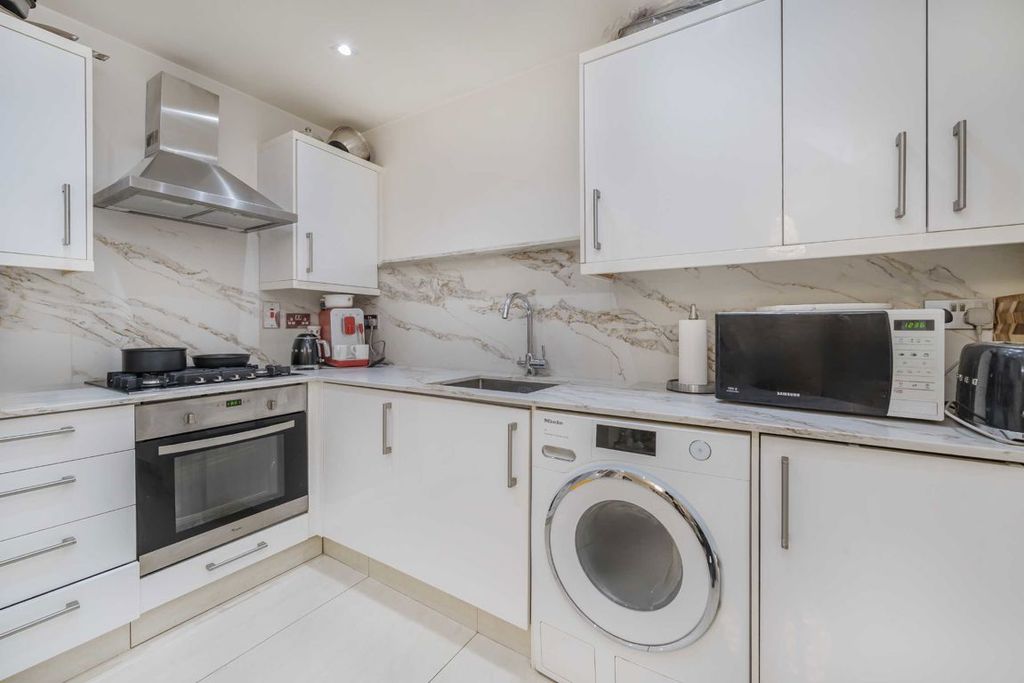 Property photo 3 of 5