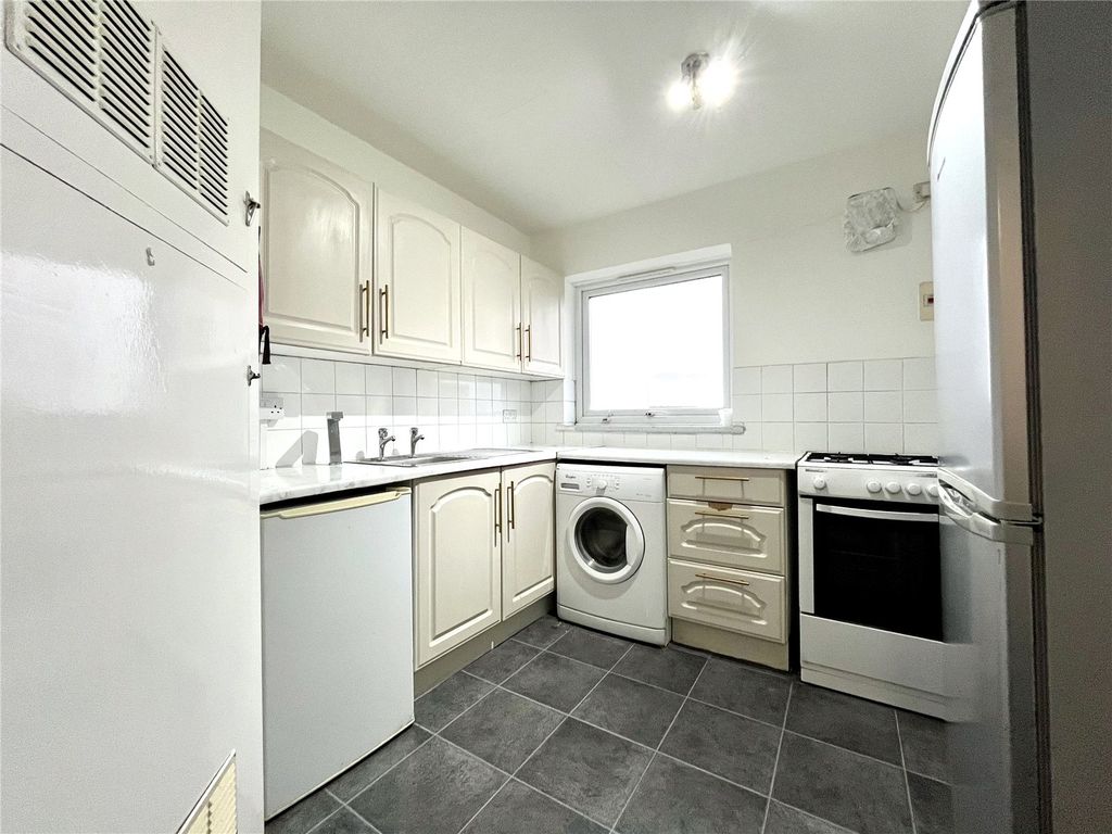 Property photo 2 of 6 Kitchen