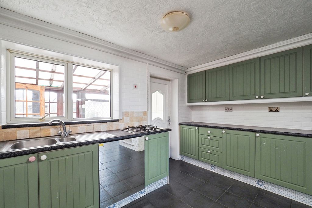 Property photo 2 of 16 Pbox-Img.Jpg