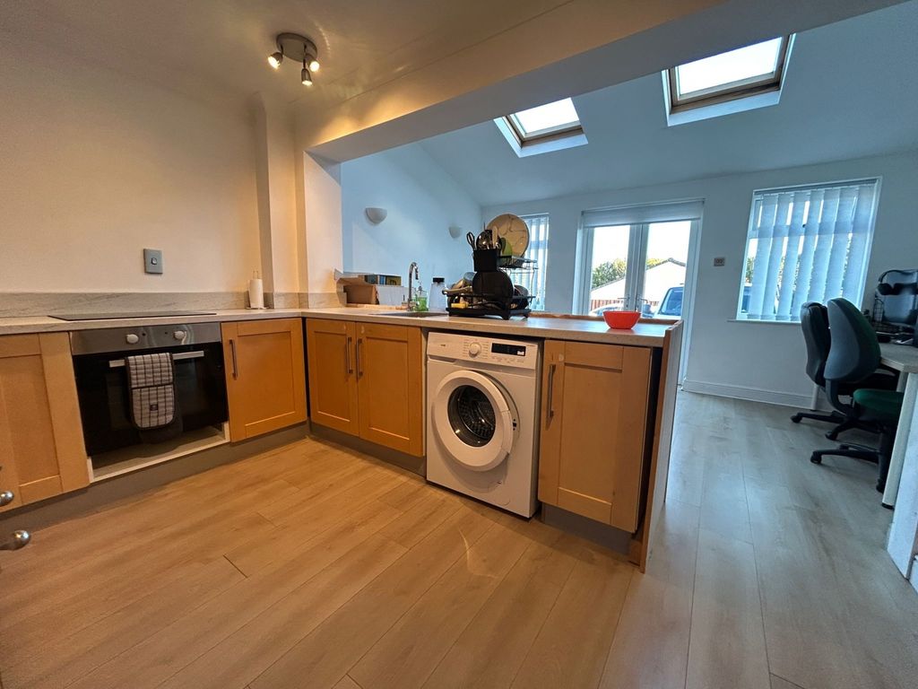 Property photo 3 of 8 6E36704F-9630-4599-90Fc-E05665F1B0Af